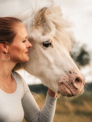 susanne-helling-fotografie-menschundtier00041